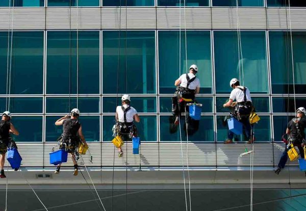 window-cleaning-rope-access-compressed-1